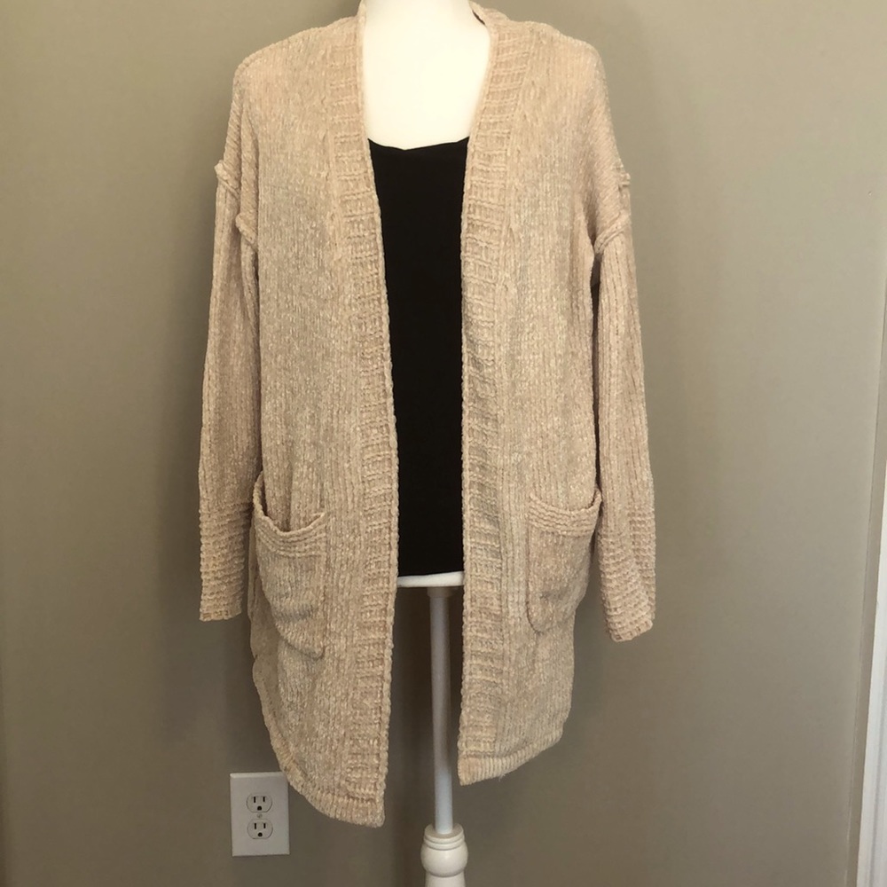 Cozy soft cream cardigan w pockets